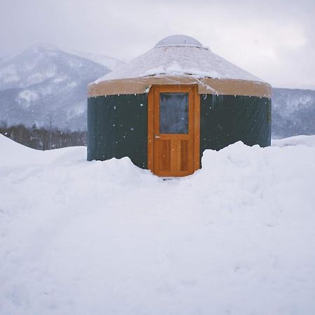 The Yurts At Margo'S Garden, Kiroro Hotel Akaigawa Екстериор снимка