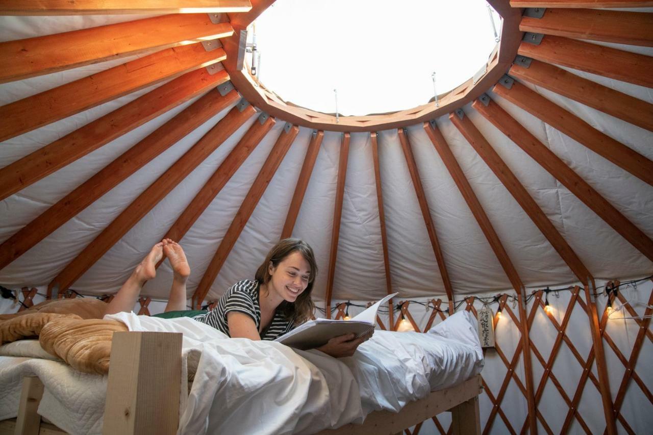 The Yurts At Margo'S Garden, Kiroro Hotel Akaigawa Екстериор снимка