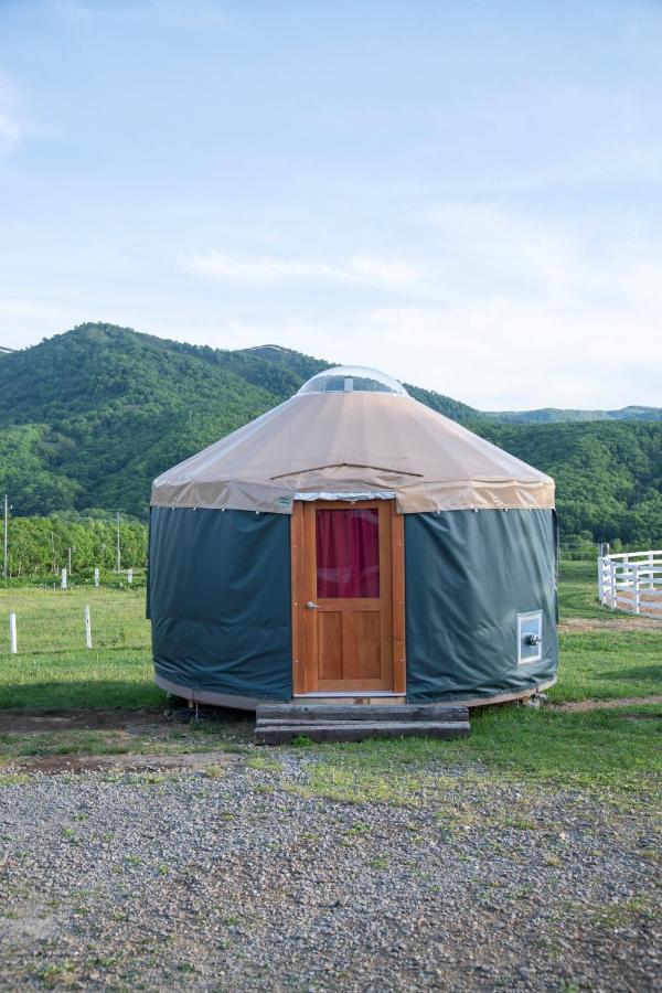 The Yurts At Margo'S Garden, Kiroro Hotel Akaigawa Екстериор снимка